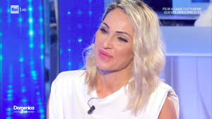 Nessun nuovo fidanzato per anna tatangelo che, con alcune storie pubblicate su instagram, ha smentito di avere un nuovo amore. Anna Tatangelo Allarga La Famiglia Nuovo Arrivo Per Lei