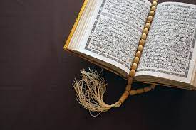 Diturunkan di kota madinah dan termasuk kedalam golongan surah madaniyyah *. Surah Al Alaq Ayat 1 19 Arab Latin Dan Terjemahan Bahasa Indonesia Portal Jember