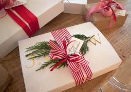 クリスマスギフトにおしゃれなリボンの結び方と作り方 interior design box 海外の使えるインテリア術 クリスマス ギフト ギフト リボン 結び方 クリスマス 黒板