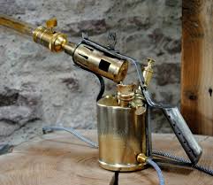 Mar 30, 2021 · le chalumeau a un système de sécurité pour enfant limitant le risque d'exposer vos petits à des mallard ferriere est facile à prendre en main et outil ancien rare petit chalumeau à alcool laiton acier et cuivre xixème. Alchimie Lumieres De Bouteille Lampe A Souder Lampe Bois