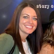 Kelly Laubach's Instagram, Twitter & Facebook