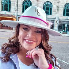 Hailey Cunningham's Instagram, Twitter & Facebook