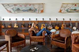 I was renting a room in a house of people who were not very friendly toward him. Sheryl Crow S Nashville Compound Is A Southern Dreamscape Architectural Digest