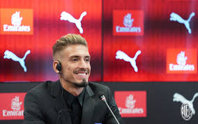 Samu castillejo of ac milan in action during the the serie a match between fc internazionale and ac milan. Castillejo I Want To Do My Best For The Club I Ll Play Where Gattuso Wants Me I Cannot Wait To Grace The San Siro Turf Rossoneri Blog Ac Milan News