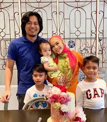 Selepas sehari diijabkabulkan sebagai suami isteri, pelawak jep (sepahtu) dan sari yanti mengelak untuk ditemubual wartawan. Pesen Apa Barr Pegang Pensel Tu Macam Unik Jer Berita Kopak Media