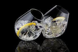 The gin and tonic occupies a weird place in the summer drinking landscape. Gin Tonic