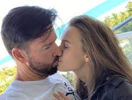 Durch ihren vater besitzt sie die niederländische, durch die mutter die deutsche und durch den geburtsort die neuseeländische staatsangehörigkeit. Michael Wendler Seine Laura Haben Sie Sich Verplappert Schlager De