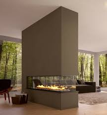 Raumteiler Aus Einer Wand Mit Einem Dreiseitigen Kamin Wohnzimmer Ideen Fireplace Modern Design Fireplace Design Modern Fireplace
