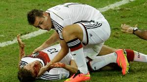 His current girlfriend or wife, his salary and his tattoos. Wm 2014 Cut Am Auge Thomas Muller Geht Blutuberstromt Zu Boden