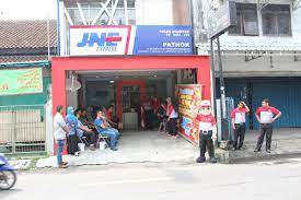 Kasus sudah selesai dengan demikian, dia menegaskan tidak mungkin bisnis jasa kurirnya kolaps atau bangkrut ketika bisnisnya masih tumbuh. Jne Yogyakarta En Twitter Mohon Maaf Untuk Mitra Sales Counter Saat Ini Prosedur Jarak Minimal 2 Km Dr Sales Counter Yang Sudah Berdiri Kak Di Tajem Ada Jne Batulicin Https T Co Ebunv0fgk9