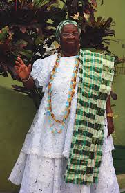 Enredos, feituras e modos de cuidado : dimensões da vida e da convivência  no candomblé