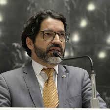 Deputado responsável por lei que proíbe carroças em BH é ameaçado de morte 