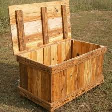 Rusted Nail Reclaimed Wood Hope Chest Wooden Pallet Projects Wood Projects Wood Pallet Projects