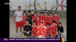 Amigo recorda primeiros passos de Douglas Santos no futsal e destaca simplicidade do lateral da Seleção