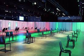 De stad gaat daar elke dag tot zo'n 4.000 inwoners kunnen vaccineren. Fotorepo De Eerste Beelden Van Het Vaccinatiecentrum In De Brabanthal Foto Hln Be