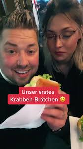 Hamburg wir sind da ❤️‍🔥 @Moni #hamburg #landungsbrücken #krabbenbrötchen  #couplemoments