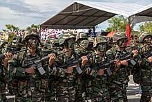 Angkatan tentera malaysia (atm) tentera darat malaysia (tdm), tentera laut diraja malaysia (tldm) tentera udara diraja malaysia pangkat tentera is designed to help you learn the rank insignia for each branch of the malaysia and indonesia armed forces. Angkatan Tentera Malaysia Wikipedia Bahasa Melayu Ensiklopedia Bebas