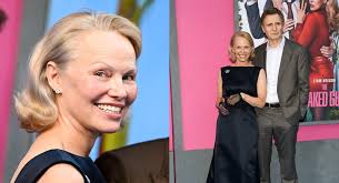 WOO GEAR HITS THE LINKS Byline: Rosemary Feitelberg NEW YORK -- Wh..