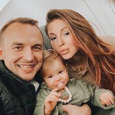 Jun 18, 2021 · на прошедшей неделе селебрити показали не один модный look. Muzh Nyushi Podelilsya Redkim Semejnym Foto S Nej I Ih Docheryu Lico Kotoroj Skryvali Bolshe Goda Vokrug Tv
