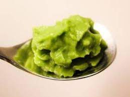 Zerdrücken sie eine halbe avocado und fügen sie ein raues eigelb hinzu. Avocado Gesichtsmaske Bei Trockener Haut Und Falten Ich Lebe Grun