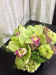 Contemporary Flower Arrangement With Cymbidium Orchids And Super Green Roses Www Hel Contemporary Flower Arrangements Flower Arrangements Floral Arrangements