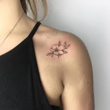 Cute Flower On The Shoulder Tattoos For Women Flowers Flower Tattoo Shoulder Small Shoulder Tattoos