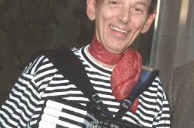 At 76, Chicago accordionist still going strong