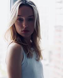 Actress Elizabeth Tate — Stylish Manner