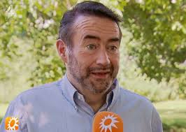 Tijdens de tweede kamerverkiezingen van 2017 steelt florens van der spek de harten van veel mensen als hij bij jinek als lijsttrekker van de politieke florens doet dat en dat is het begin van een aantal dramatische veranderingen. Marc Van Der Linden Werd Opgenomen Vanwege Nierziekte Het Was Kantje Boord Show Ad Nl