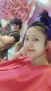 Mẹ bầu đang ngủ thì đau đẻ, chồng bất đắc dĩ đỡ đẻ cho vợ, bác sĩ chạy đến  cửa phòng bé đã chào đời