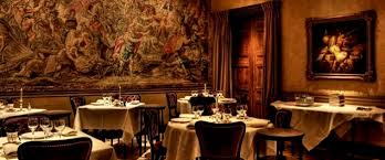 Sous les arcades de la place des vosges, sur l'une des plus belles places de paris, le restaurant. Private Tour L Ambroisie Deluxe Drivers