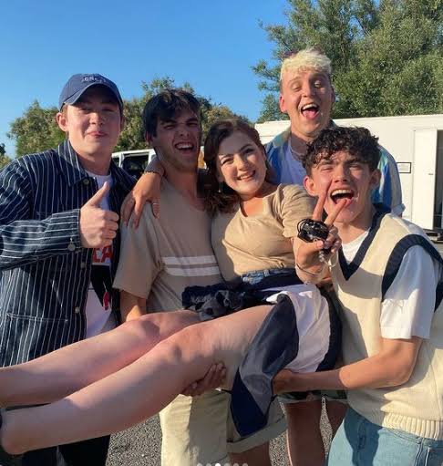 Heartstopper: Behind-the-scenes photos show cast are close pals | Metro News
