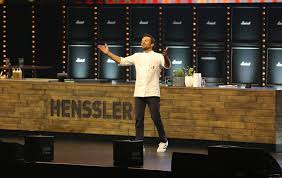 Wie viel minuten muss ein hühnerei kochen, damit es den idealen. Grill Den Henssler Steffen Henssler Muss Bei Sommer Special Kurzer Treten Watson