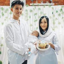 Sudah bikin bajy seragam buat acara penting nih. Ada Yang Bertema Princess Ini 10 Inspirasi Gaya Couple Untuk Aqiqah