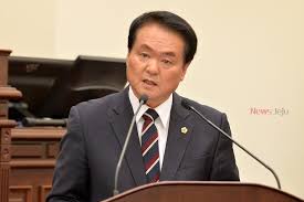 당 소속 의원 중 절반이 넘는 초선의원들도 이날 국회에서 회동을 갖고 차기 지도부 선출 논의에 들어갔다. ê¹€í¬í˜„ ì˜ì›ë„ ì´ì„  ë¶ˆì¶œë§ˆ ì„ íƒ ê¹€ìš°ë‚¨ì€ ë‰´ìŠ¤ì œì£¼