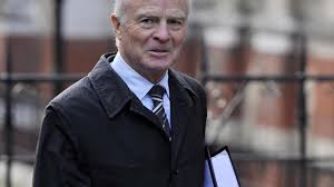 Former formula 1 chief max mosley has died at home in chelsea aged 81, after a long battle with cancer. Motorsport Mosley Jetzt Hat Die Formel 1 Ein Grosses Problem Augsburger Allgemeine