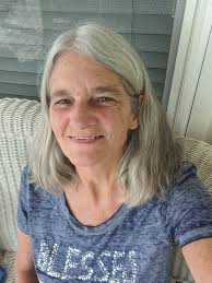 Hi I am 62 single looking for friendship maybe relationship. I love Music  Photography and cars. I and a support working, Easy going and a very good  listener.