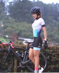 Please Doubletab And Tag A Friend Below Una Bellisima Fotografia Que Nos Comparte Bestcyclingstyle Road Bike Girl Cycling Girls Bicycle Girl