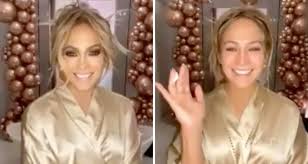 Jennifer lopez went for a natural look while hanging out with boyfriend, casper smart. Jlo Went Makeup Free Shared Skin Care Tips Routine In Video Insider
