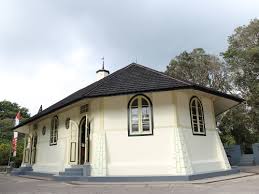 Ketiga wilayah yang ditempati oleh ketiga anak upu latu nusa huhuin masih kosong dan belum berpenghuni maka maruapey mendirikan negeri yang diberi nama mawael sedangkan tuarita mendirikan negerinya dengan nama tial. Gereja Soya Indonesia Churches History And Ministry Facebook