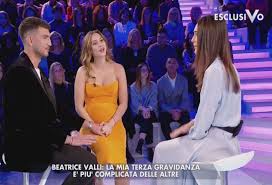 E' ufficiale, beatrice valli incinta di marco fantini, ecco le foto. Verissimo Beatrice Valli La Terza Gravidanza Per Ora E La Piu Complicata