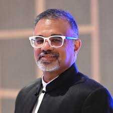 Finished my first year as a corporate girlie in comms