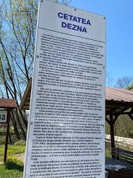 Interviu cu andrew craig brunson: View Of The Village Of Dezna Bellow The Fortress Aufnahme Von Dezna Fortress Ruins Cetatea Dezna Tripadvisor