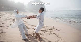 Maybe you would like to learn more about one of these? Inspirasi Foto Prewedding Hijab Dengan Konsep Outdoor Happy Living