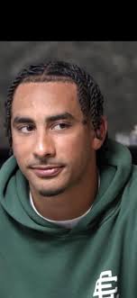 Hi all! I just wanted to introduce myself I'm new to the Madison ,  Wisconsin area ✨ n trying to build my clientele is there anyone in here who  gets braids ?