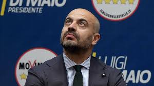Lo scudo penale non è un'eccezione alla regola, ma un ricatto. Gianluigi Paragone M5s Fazio Arrogante E Presuntuoso Radio Radio