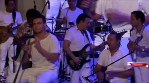 En el mismo recordó a la cantante rocío dúrcal, y cerró con un mensaje en las pantallas, «felicidades a todas las personas que están orgullosas de ser lo que son». Caras Murio Rey Reyes Miembro Del Grupo Menudo