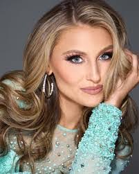 Patricia Bainbridge's Instagram, Twitter & Facebook