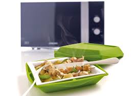 Si las cocinamos en el microondas salimos ganando porque no se necesita el agua y además se el aceite no es necesario para cocinar en el microondas porque el producto se cuece con su propia agua. Plato De Porcelana Y Silicona Para Cocinar En El Microondas Gastronomia Cia