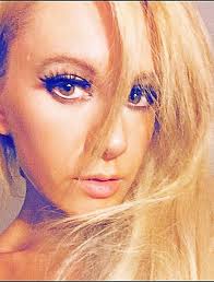 Amanda Micsak (@amanda_micsak)